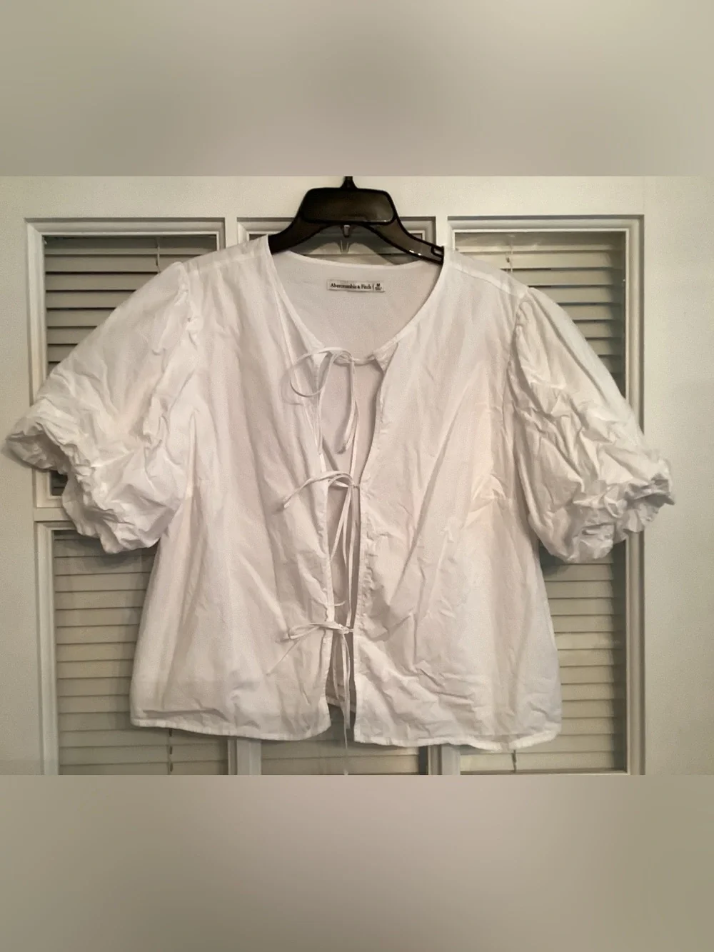 Abercrombie & Fitch White Tie-Front Puff Sleeve Blouse